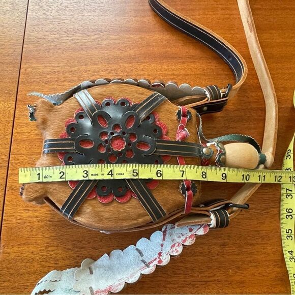 Vintage Hungarian Folk Art Wooden Horsehair Covered Canteen Flask Leather Strap - Picture 16 of 16